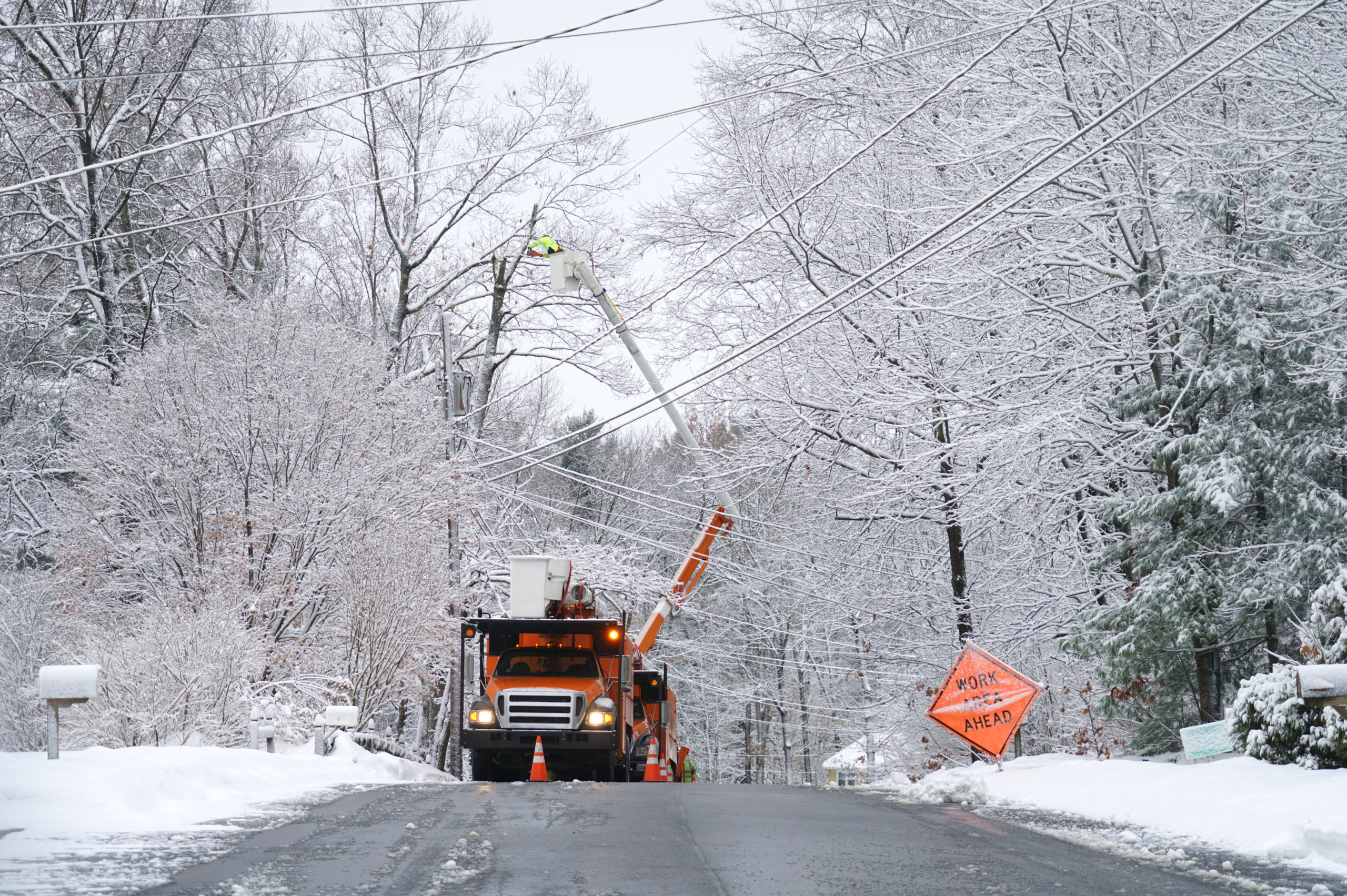 Arkansas road, utility workers praised for winter storm work